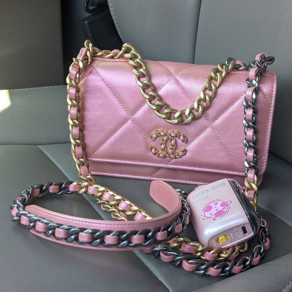 STOLEN CHANEL 19 WOC IRIDESCENT PINK SERIAL NUMBER 30979293
